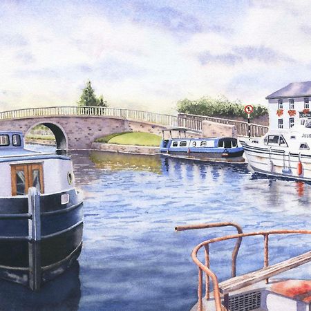 Roisin Dubh Houseboat 호텔 Sallins 외부 사진