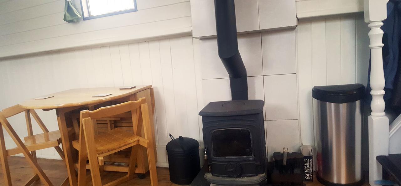 Roisin Dubh Houseboat 호텔 Sallins 외부 사진