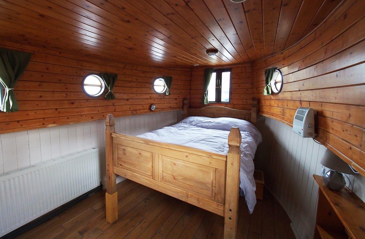 Roisin Dubh Houseboat 호텔 Sallins 외부 사진